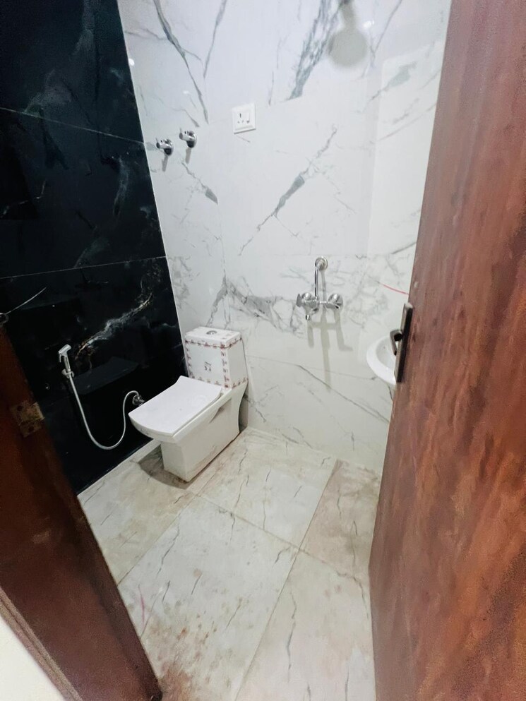 Bathroom, chattarpur 3 Bedroom 1125 Sq.Ft. Builder Floor In Chattarpur Delhi 8215276