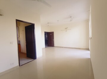 Room in 2 BHK Apartment at Unitech Uniworld Gardens 2, Sector 47 – for Rent