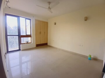 Room in 2 BHK Apartment at Unitech Uniworld Gardens 2, Sector 47 – for Rent