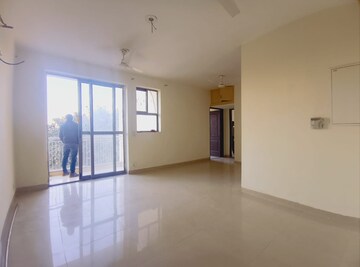 Room in 2 BHK Apartment at Unitech Uniworld Gardens 2, Sector 47 – for Rent