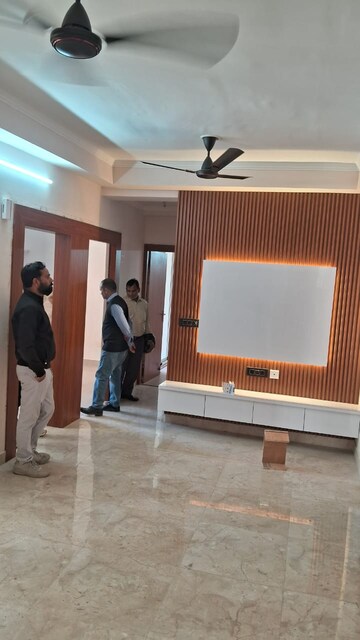 Living Room in 2.5 BHK Apartment at Amrapali Golf Homes, Sector 4 Greater Noida – for Rent