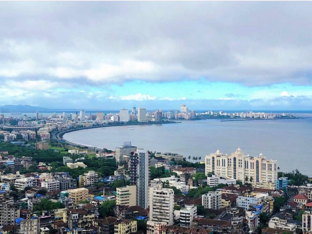 3 BHK + Pooja Room,Study Room Apartment For Sale in Rushabh Tower Charni Road