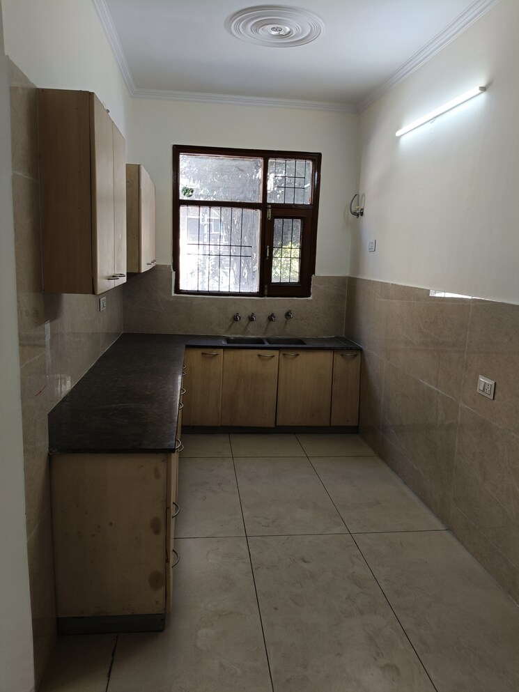 Kitchen, raglan-gulmohar-trends 3 Bedroom 900 Sq.Ft. Independent House In Dhakoli Village Zirakpur 8215403