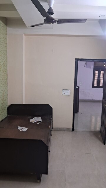 Room in 2.5 BHK Apartment at ABCZ East Avenue, Sector 73 – for Rent
