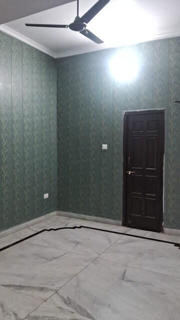 Room in 2 BHK Independent House at Gomti Nagar – for Rent