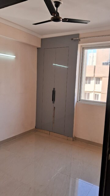 2.5 BHK Apartment For Rent in Amrapali Golf Homes, Sector 4, Greater Noida