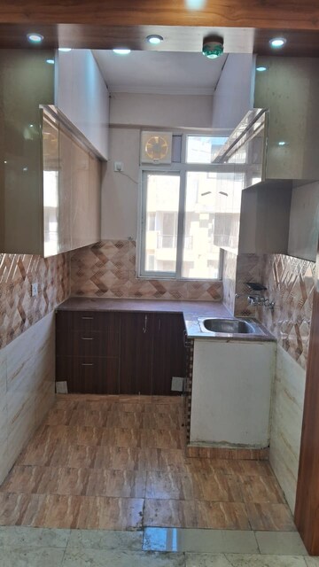 Kitchen in 2.5 BHK Apartment at Amrapali Golf Homes, Sector 4, Greater Noida – for Rent