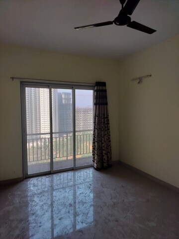 Room in 2 BHK Apartment at Indiabulls Greens, New Panvel – for Rent