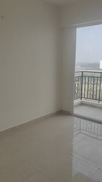 Room in 2 BHK Apartment at Signature Global Proxima Phase 2, Sector 89 – for Rent