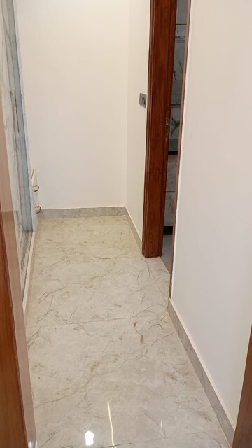 Room in 3 BHK Builder Floor at Sector 81 – for Sale