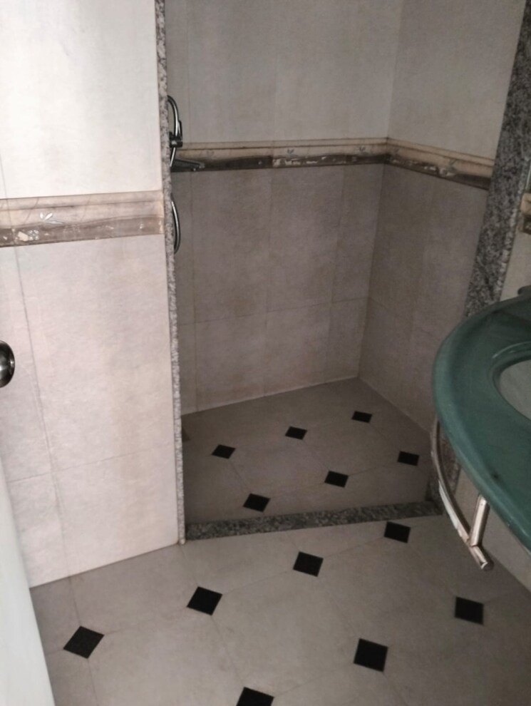 Bathroom, santacruz east 4 Bedroom 3000 Sq.Ft. Villa In Santacruz East Mumbai 8215484