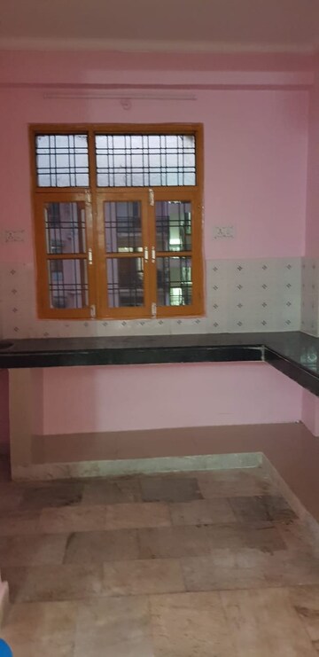 Room in 3 BHK Apartment at Faizabad Road – for Rent