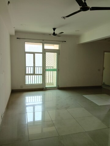 Room in 2 BHK Apartment at Divyansh Flora, Sector 16c Greater Noida – for Rent