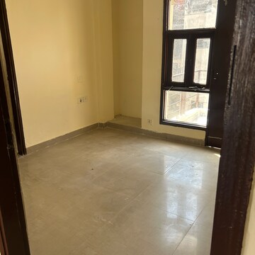Room in 3 BHK Builder Floor at TDI My Floor 1, Sector 63 – for Rent