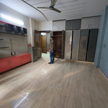 Room in 3 BHK Builder Floor at Nehru Enclave – for Rent