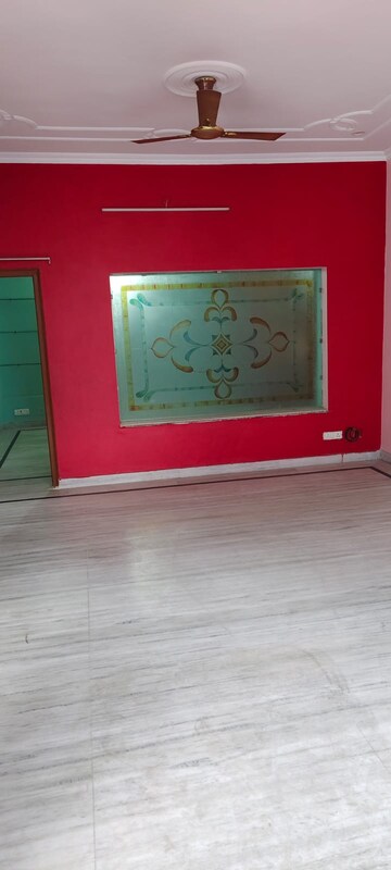Room in 2 BHK Independent House at Gomti Nagar – for Rent
