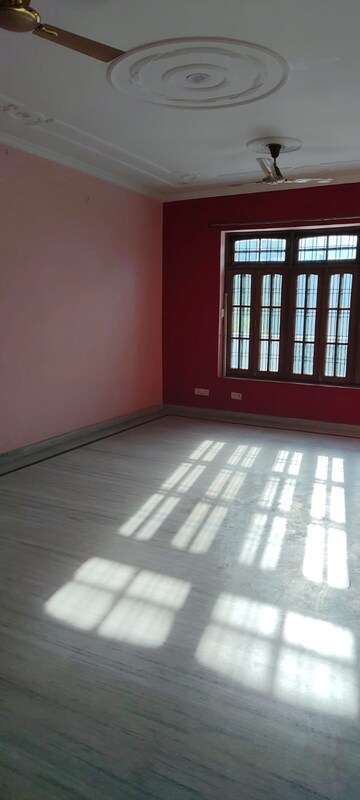 Room in 2 BHK Independent House at Gomti Nagar – for Rent