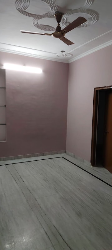 Room in 2 BHK Independent House at Gomti Nagar – for Rent