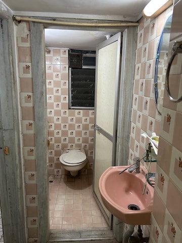Bathroom in 1 BHK Apartment at Santacruz East – for Rent