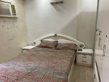 Bedroom in 3 BHK Apartment at Mota Mahal Apartment, Andheri West – for Rent