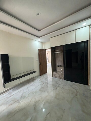 Room in 4 BHK Villa at Sector 125 – for Sale