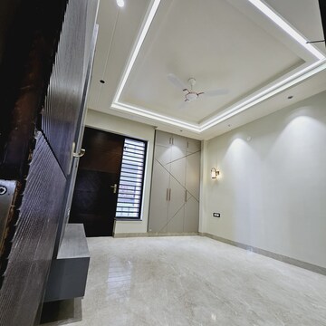 Building Lobby in 4 BHK Builder Floor at TDI The Retreat, Sector 89 – for Sale