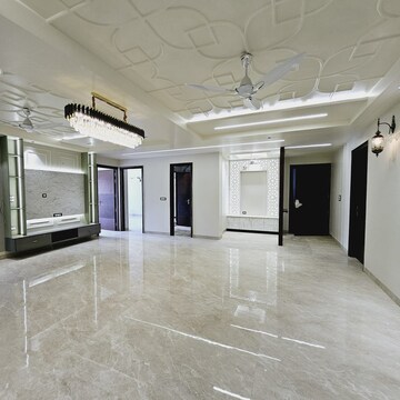 Room in 4 BHK Builder Floor at TDI The Retreat, Sector 89 – for Sale