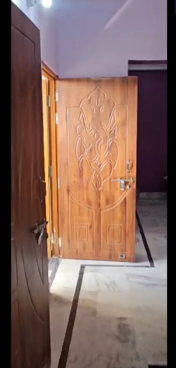 Master Bedroom in 2 BHK Independent House at Gomti Nagar – for Rent