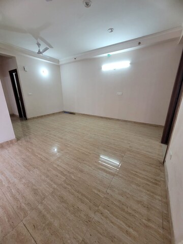 Room in 2.5 BHK Apartment at Amrapali Golf Homes, Sector 4, Greater Noida – for Rent