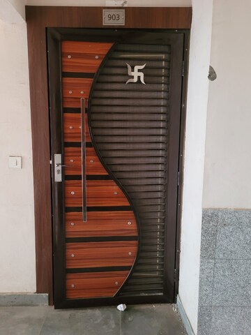 Bathroom in 2.5 BHK Apartment at Amrapali Golf Homes, Sector 4, Greater Noida – for Rent