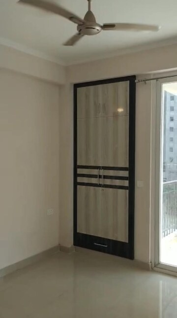 Room in 3 BHK Apartment at Amrapali Golf Homes, Sector 4, Greater Noida – for Rent