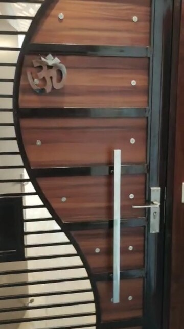 Staircase in 3 BHK Apartment at Amrapali Golf Homes, Sector 4, Greater Noida – for Rent