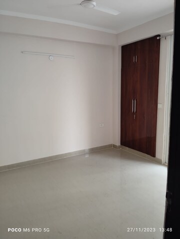 Room in 3 BHK Apartment at Amrapali Golf Homes, Sector 4, Greater Noida – for Rent