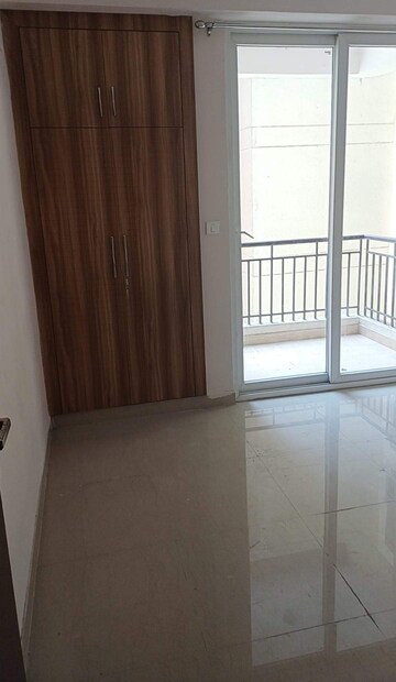 Room in 2 BHK Apartment at Amrapali Golf Homes, Sector 4, Greater Noida – for Rent