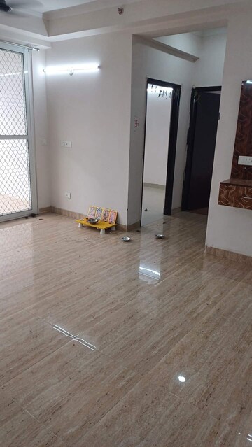 Room in 2 BHK Apartment at Amrapali Golf Homes, Sector 4, Greater Noida – for Rent
