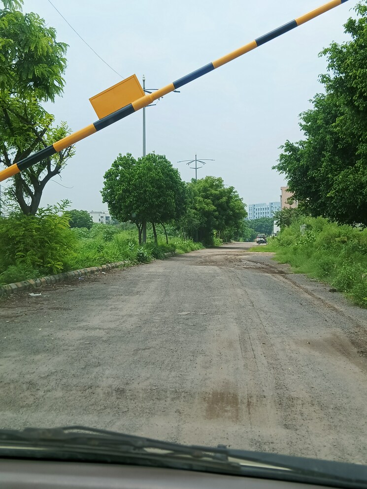 Garden, ansal-api-aquapolis  240 Sq.Yd. Plot In Dundahera Ghaziabad 8215817