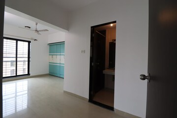 Room in 3 BHK Apartment at Runwal Pearl, Manpada – for Sale
