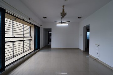 Room in 3 BHK Apartment at Runwal Pearl, Manpada – for Sale