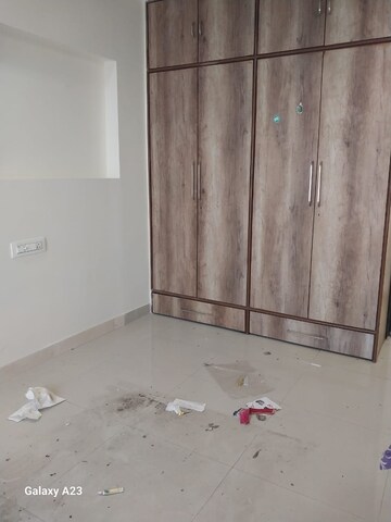Room in 2 BHK Apartment at Dheeraj Solitaire, Malad West – for Rent