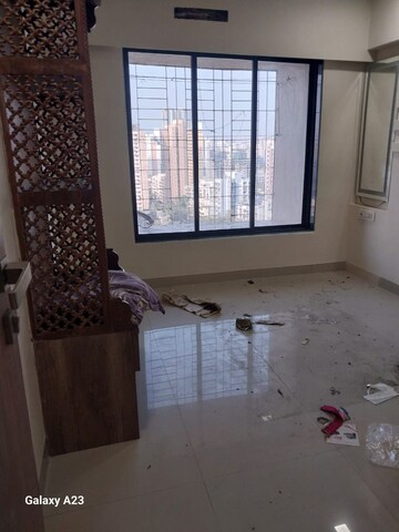 Room in 2 BHK Apartment at Dheeraj Solitaire, Malad West – for Rent