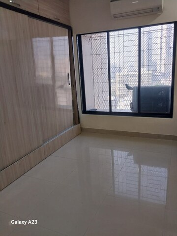 Room in 2 BHK Apartment at Dheeraj Solitaire, Malad West – for Rent