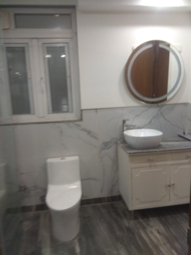 Bathroom, new friends colony 6+ Bedroom 500 Sq.Yd. Independent House In New Friends Colony Delhi 8215870