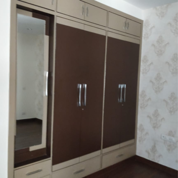 Room in 3 BHK Builder Floor at South Extension ii – for Rent