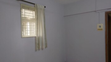 Room in 2 BHK Apartment at Hrushikesh Building, Lokhandwala Complex Andheri – for Rent