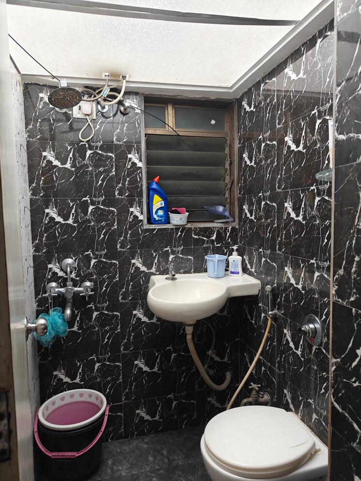 Bathroom, blue-mountain-towers 2 Bedroom 1100 Sq.Ft. Apartment In Shashtri Nagar Mumbai 8215952