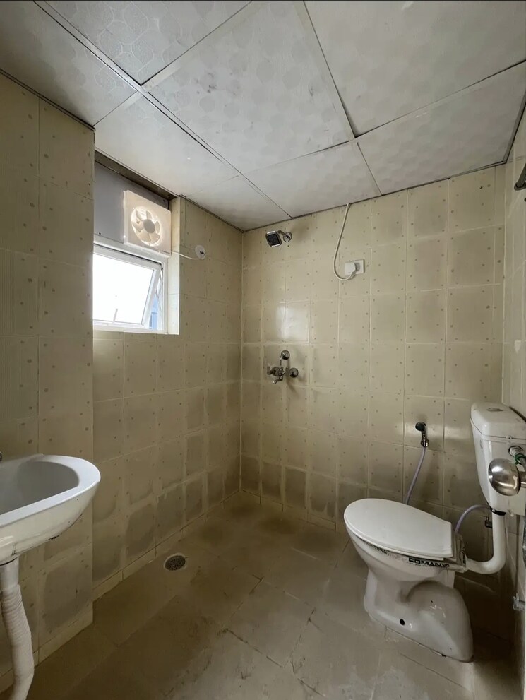 Bathroom, zara-rossa 2 Bedroom 950 Sq.Ft. Apartment In Sector 112 Gurgaon 8216013