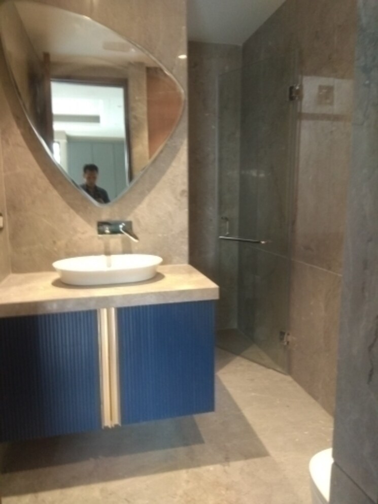 Bathroom, new friends colony 6 Bedroom 500 Sq.Yd. Independent House In New Friends Colony Delhi 8216011