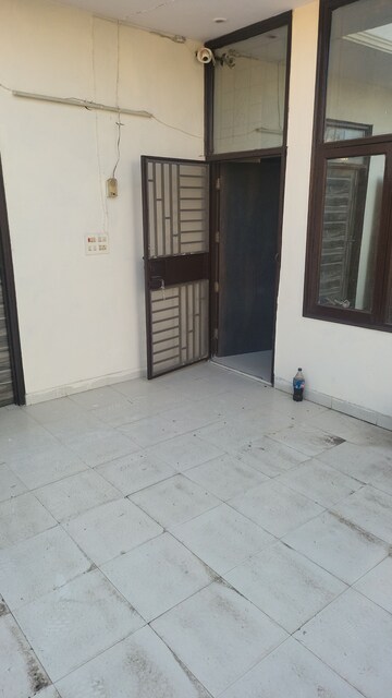 Room in 2 BHK Builder Floor at Sector 46 – for Rent