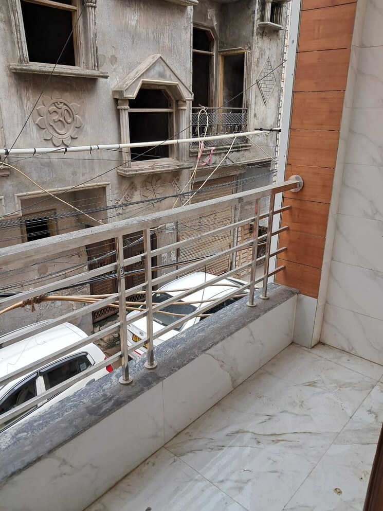 Balcony, uttam nagar 1 Bedroom 400 Sq.Ft. Builder Floor In Uttam Nagar Delhi 8216063