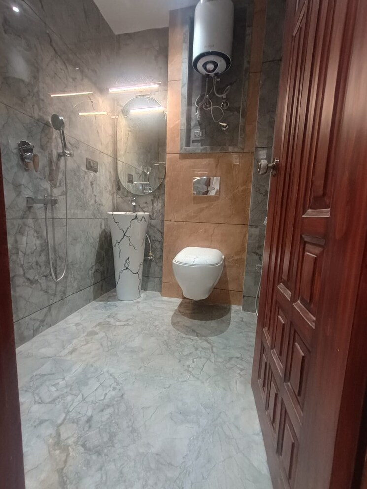 Bathroom, uttam nagar 2 Bedroom 600 Sq.Ft. Builder Floor In Uttam Nagar Delhi 8216149